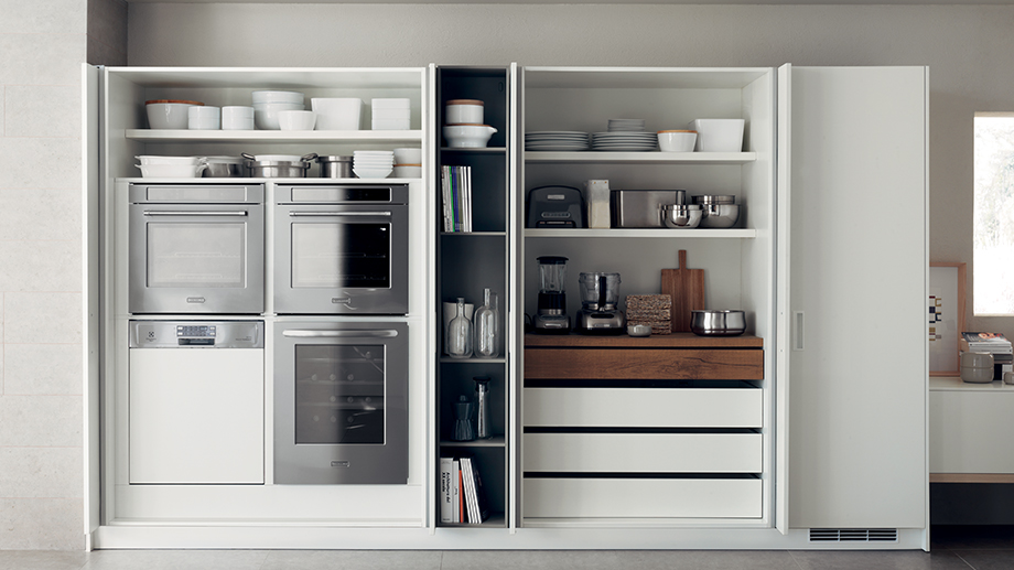 Armadi in cucina per una casa ordinata e organizzata