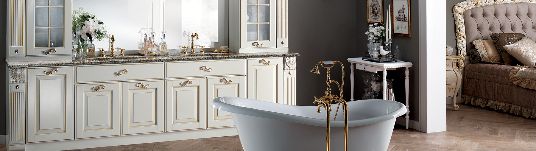 Mobili bagno con decori oro